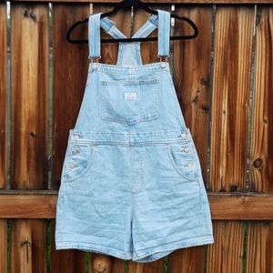 Levi's lightwash jean shortalls overalls shorts M
